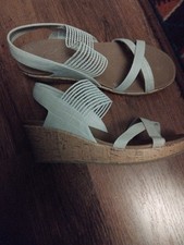 Size 7 Women's Sketchers Wedge