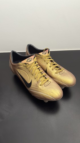 2004 ronaldo gold boots - r9,