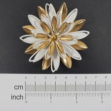 Fab Large Sarah Coventry Brooch White & Gold Metal Chrysanthemum Flower Signed
