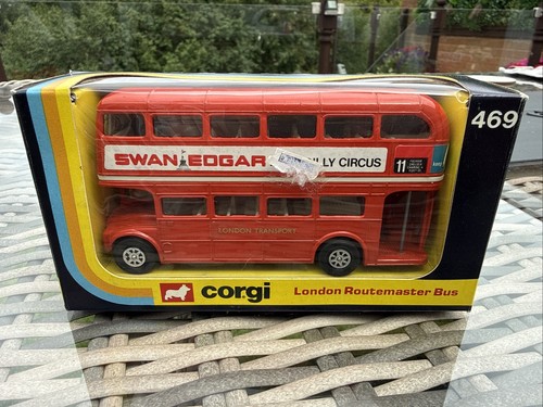 Corgi london routemaster bus - london,