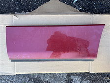 SUZUKI GRAND VITARA PASSENGER REAR DOOR MOULDING IN RED BREAKING CAR SPARES 2009