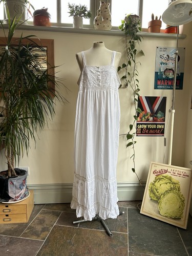 Vintage nightingales white - vintage,