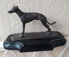 CAST BRONZED EFFECT METAL GREYHOUND MODEL ORNAMENT ON BASE AND WOODEN PLINTH