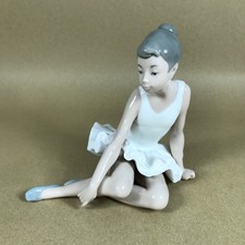 NAO Lladro Ballerina Sitting Figurine 147 Seated Ballet Figurine