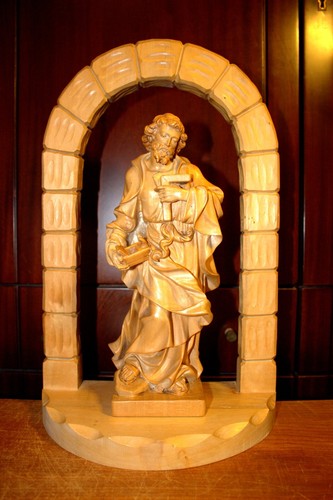 Hand carved wood - 11.6"/16",