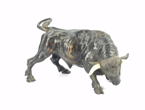 Antique bronze bull sculpture - bronze,