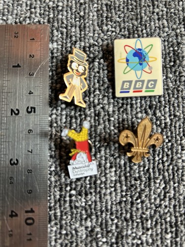Small badges and - badges, old