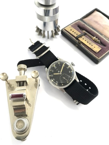 Iwc mark broad arrow dirty - x,