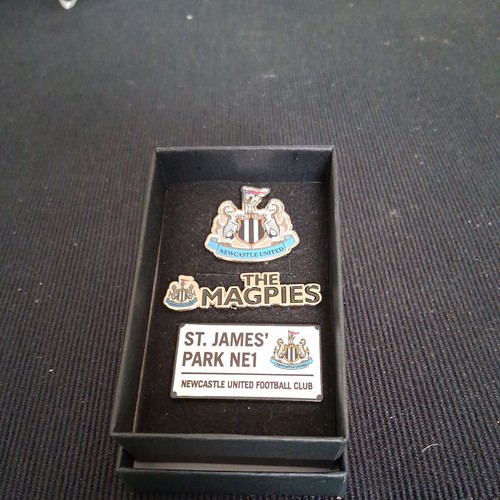 Newcastle united football pin - ,