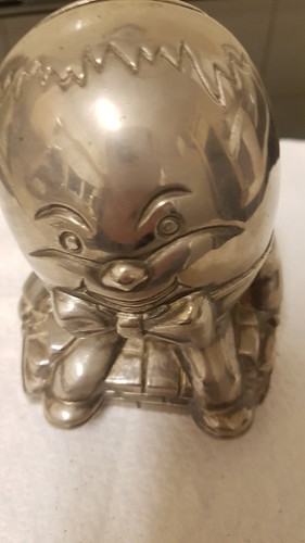 Humpty dumpty wall metal - on,