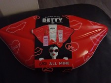 Along Came Betty Gift Set Lip