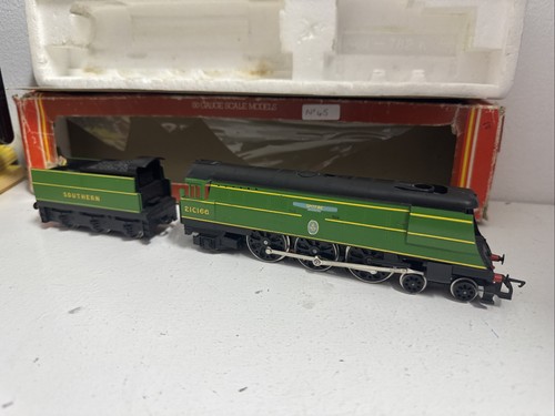 Hornby r374 gauge battle - oo,