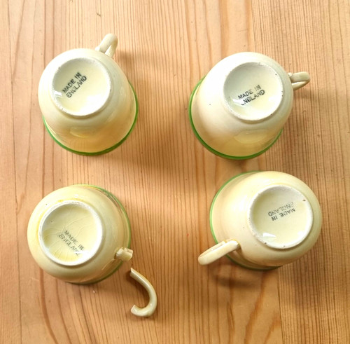 Crocus design coffee - , cups.