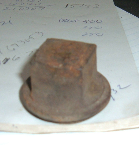 Axle cap nut right - cap, hand