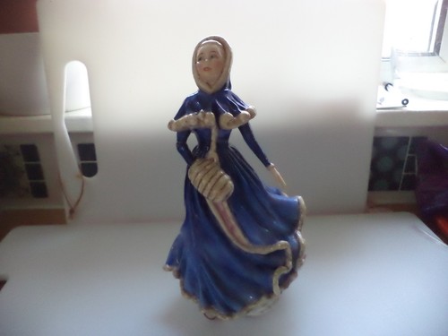 1976 figurine petite ladies - 1976,