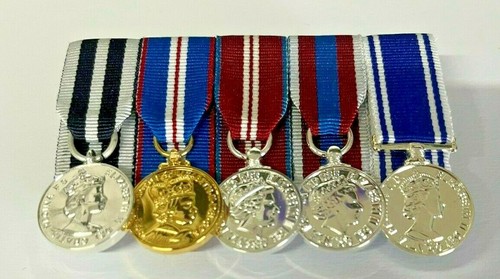 Queens police medal golden - queens,