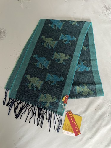 Kuna green and blue bird