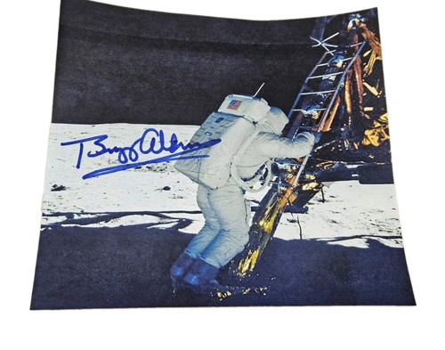 Buzz aldrin signature - signature, photo