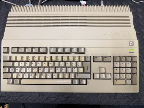 Commodore amiga a500 computer - commodore,
