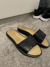 Woman’s Size 4 Sandals