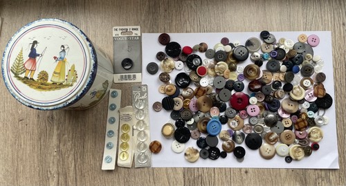 Assorted buttons vintage - assorted,