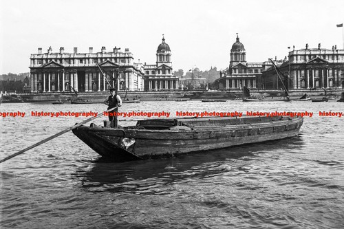 F000212 barges the thames - f000212,