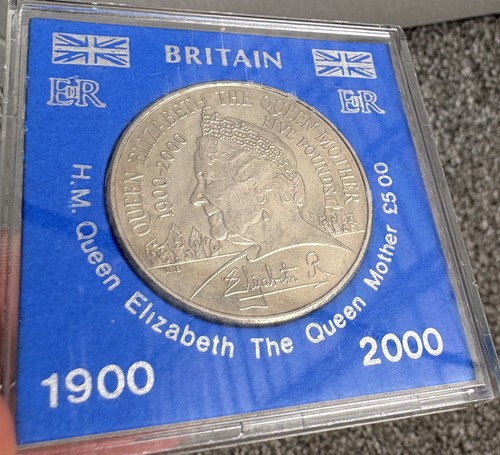 Five pound coin 2000 - £5,