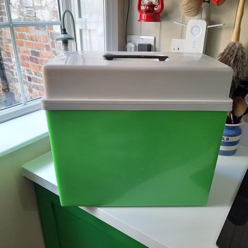 Vintage green cooler box - green,