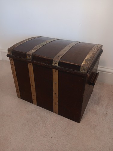 Vintage brass banded oak - brass,