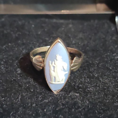 9ct gold ring wedgwood - ,