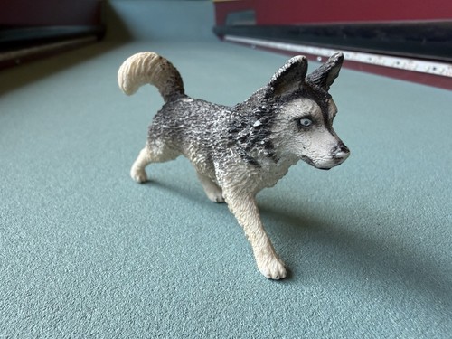 Schleich adult female husky - schleich,