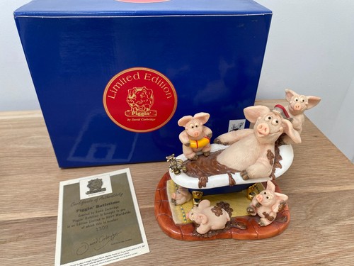 Vintage piggin bathtime - vintage, piggin'
