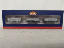 Bachmann 33-080TL Set of 3 China Clay Wagons BR Bauxite Weathered OO Gauge