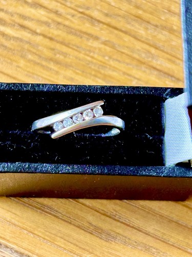 9ct white gold - gold, ring