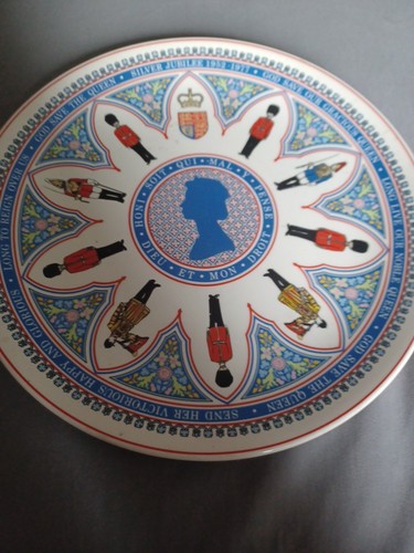 Wedgwood silver jubilee plate - silver,