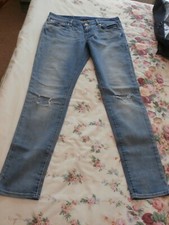 Ladies Levi jeans, demi curve mid rise skinny distressed, rip knee w 28” L 30"