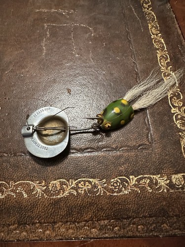 Floss wooded frog lure - floss, with
