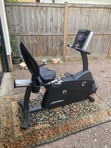 Life fitness recumbent - r3,