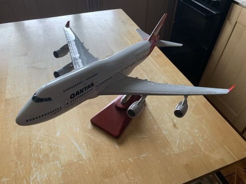 Quantas boeing 747 400 model - -,
