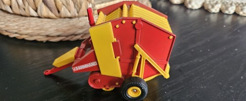 Vintage britains die - britains, cast