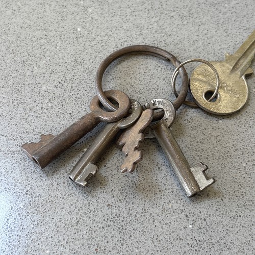 Vintage belfry british keys - british,