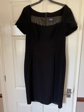 HOLLY WILLOUGHBY Black pencil