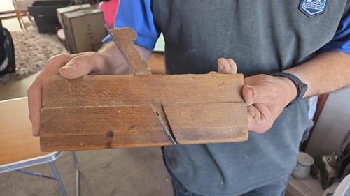 Old molding hand - old,