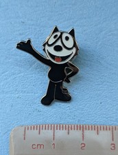 'Wade Collectors Club ' Pin