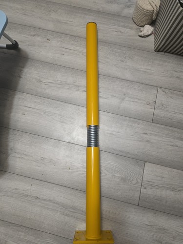 Bendy bolt down - tall, static