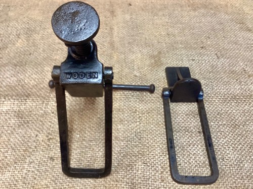 Vintage woden clamp - woden, heads