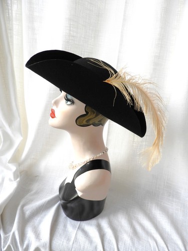 Vtg black felt tricorn hat - black,