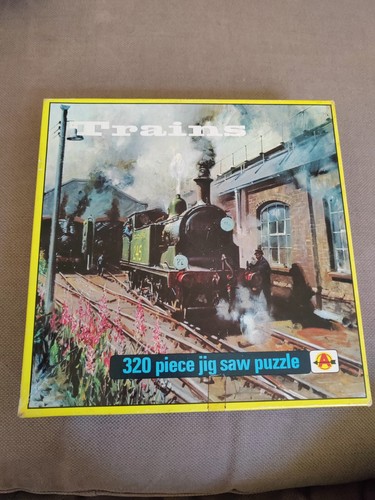 Vintage train puzzle - puzzle, arrow