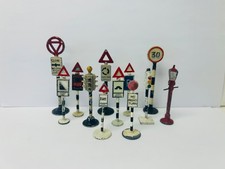 Dinky Toys, Road signs