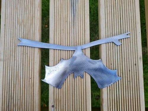 Metal bat hanging branch - on,